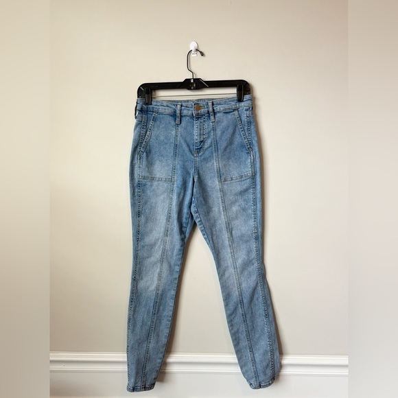 Universal Thread High Rise Light Blue Jeans size 6 - Picture 1 of 6